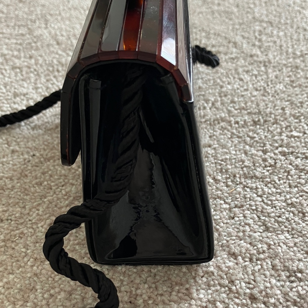Chic Black and Tortoiseshell Clutch - Picture 10 of 10